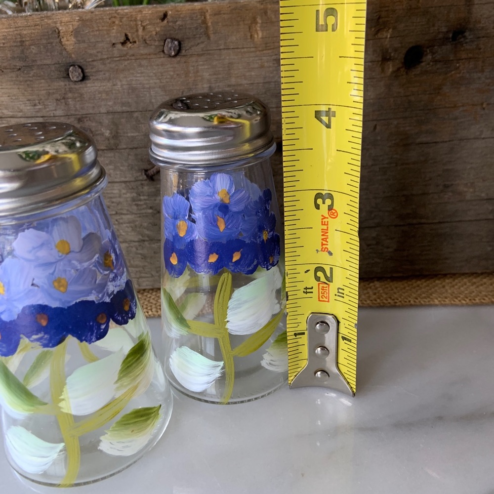 Hydrangea Salt & Pepper Shakers•NWOT+ HAND-PAINTED•Shades of Blue, Green & White - Picture 4 of 6